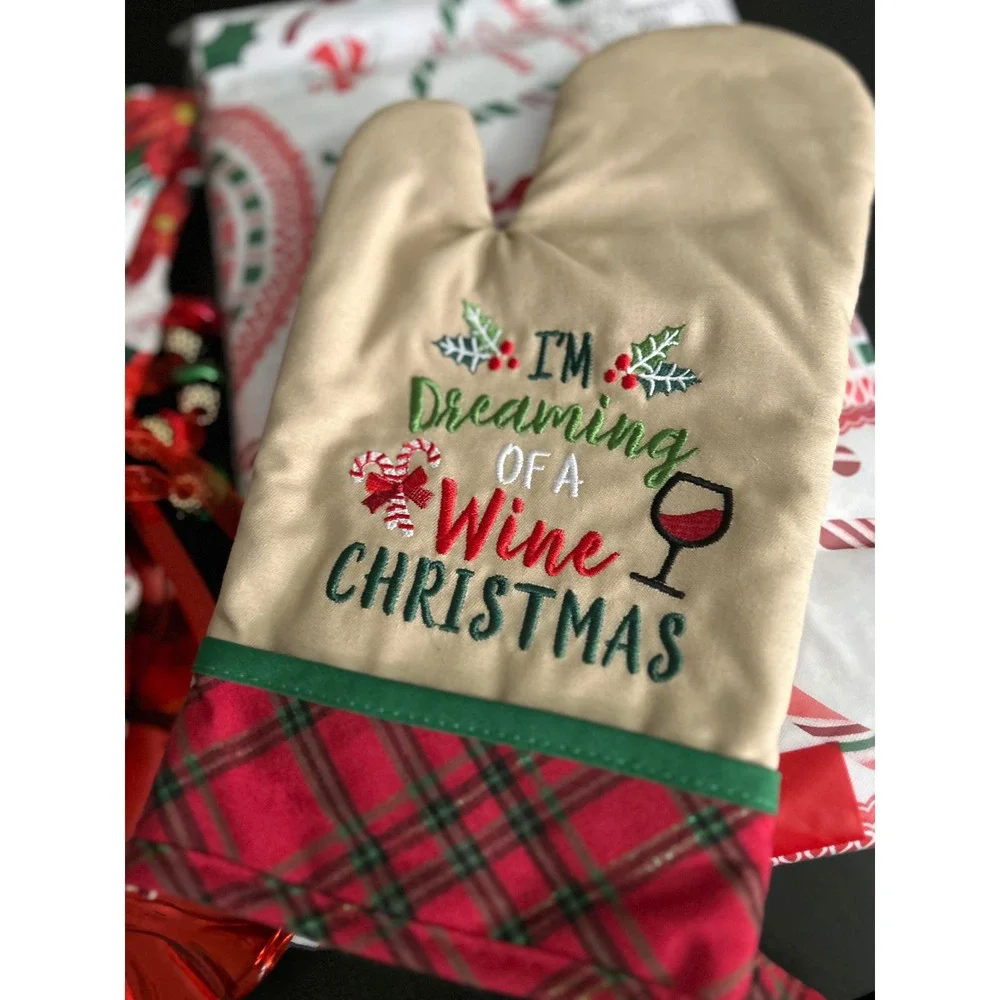 Bulk Lot Christmas Kitchen Decor Tablecloth Towel Oven Mitt Christmas House Set